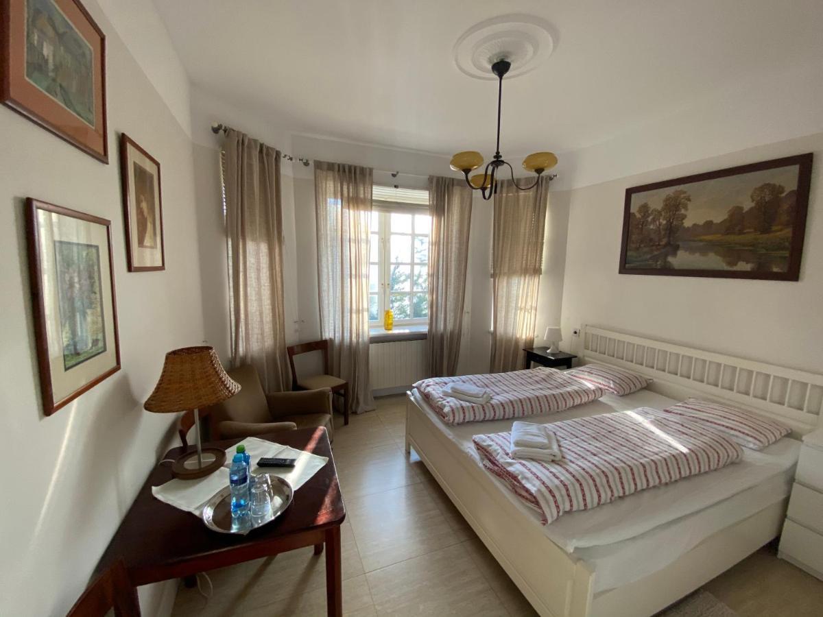 Krzysin Hotell Podkowa Leśna Eksteriør bilde
