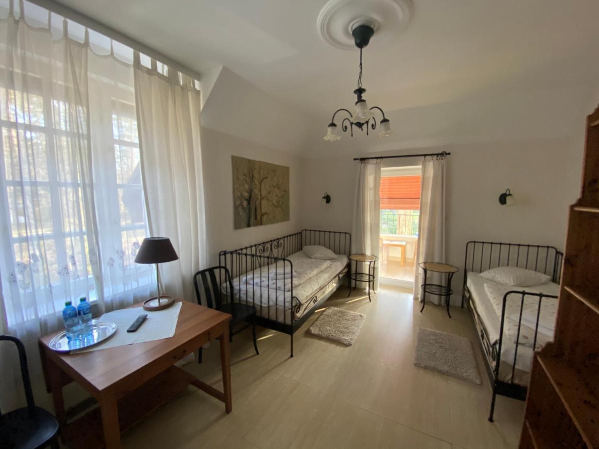 Krzysin Hotell Podkowa Leśna Eksteriør bilde
